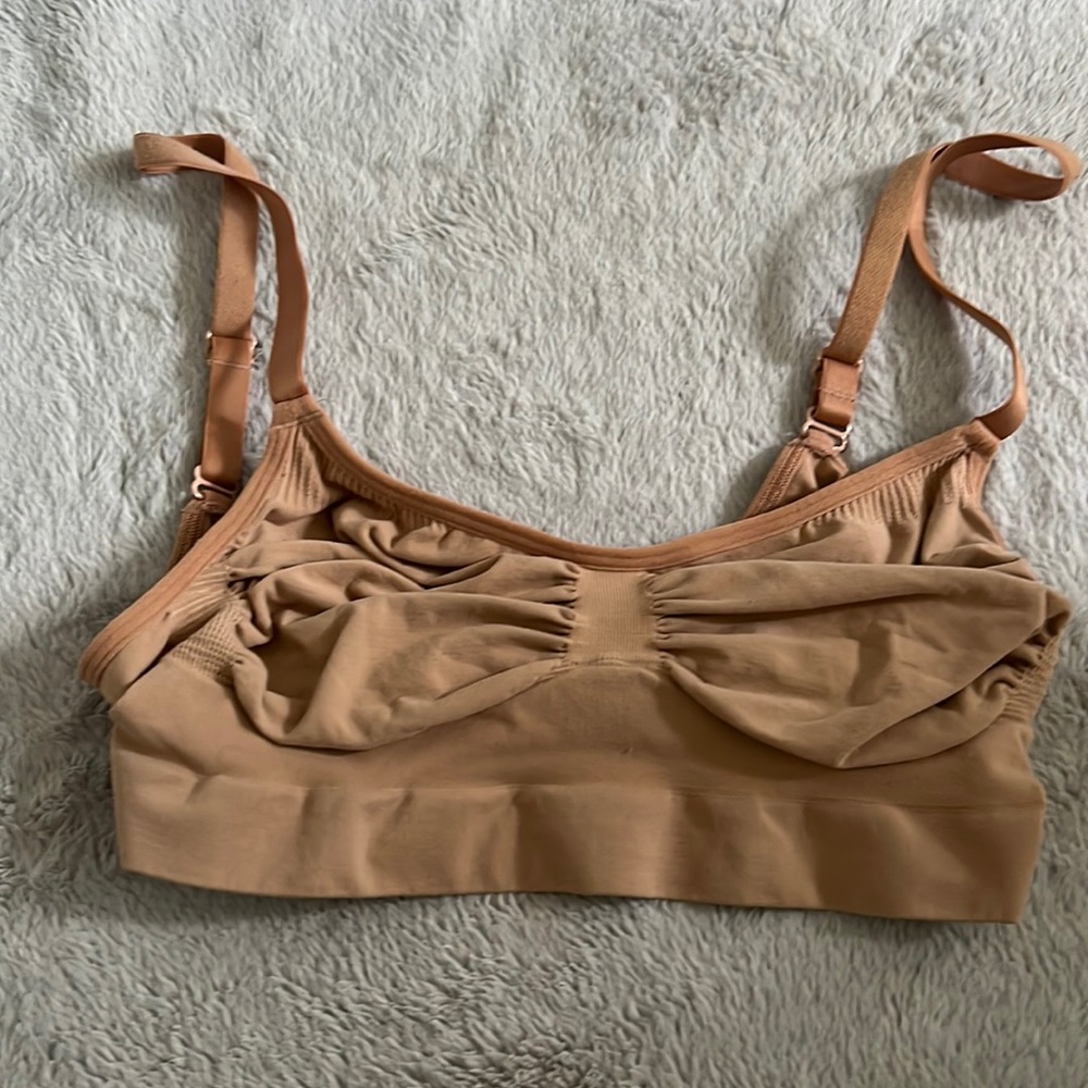Skims shapewear bra